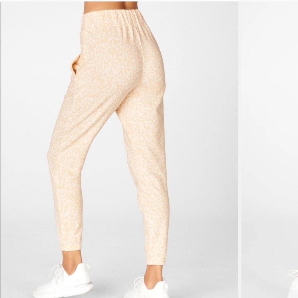 Fabletics Jogger Size Small - Picture 2 of 9